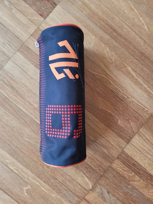 Piórnik do szkoły czerwono czarny  Lewandowski Robert tuba