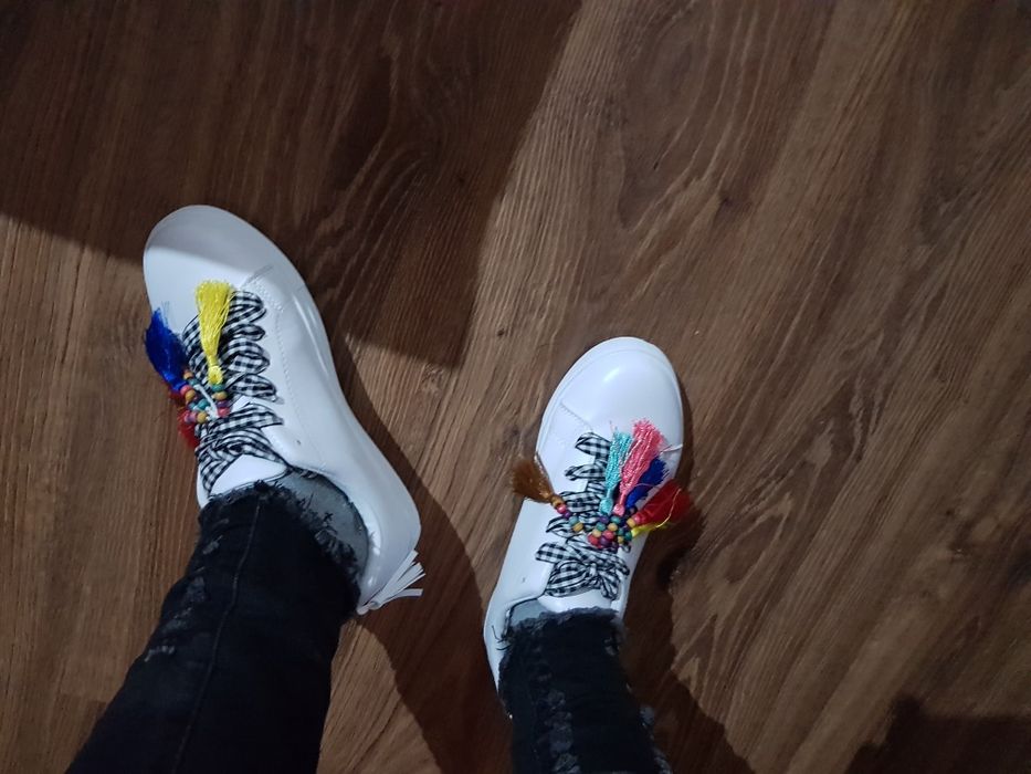 Nowe białe trampki
