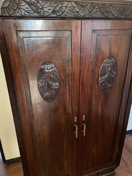 Móvel roupeiro de madeira pequeno antigo vintage