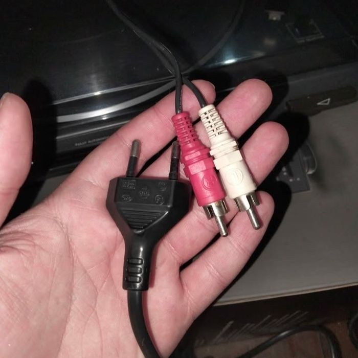 Gira-discos e colunas Sony