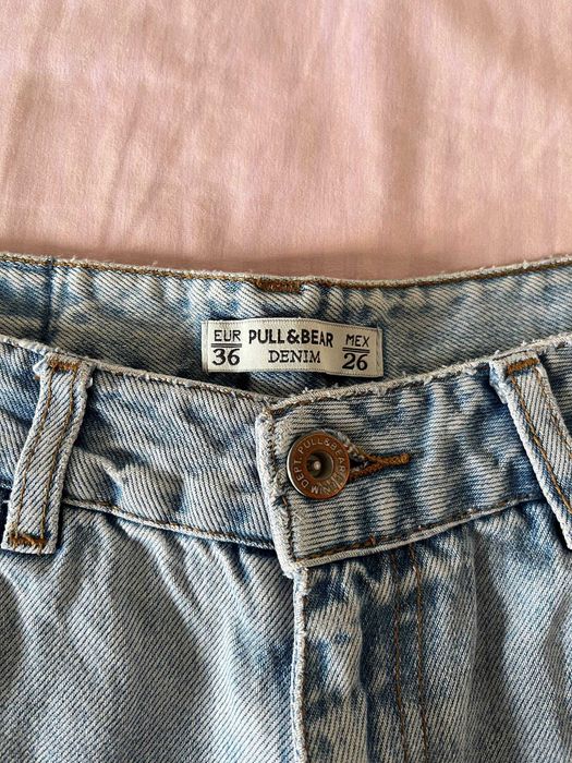 Jeans Pull&Bear azul-claro com ilhoses de lado, EUR 36