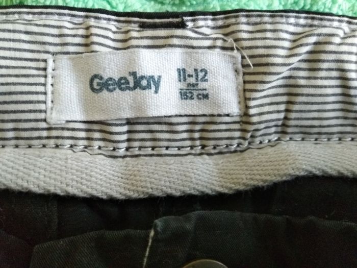 Продам чёрные брюки на мальчика фирмы GeeJay