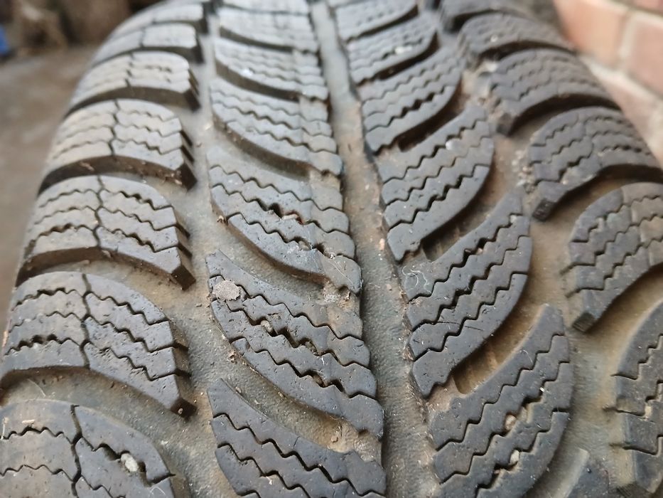 Шина для легкового автомобіля