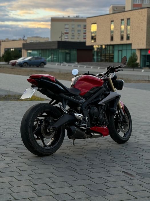 Triumph street triple 675 (2015)