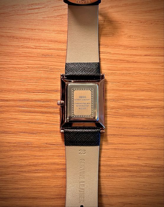 Elegancki Zegarek 32 mm Kwarc w Stylu Cartier Tank (IBSO)