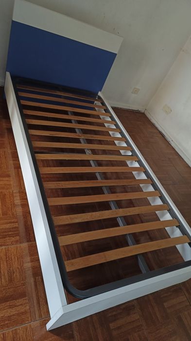 Cama solteiro bom estado
