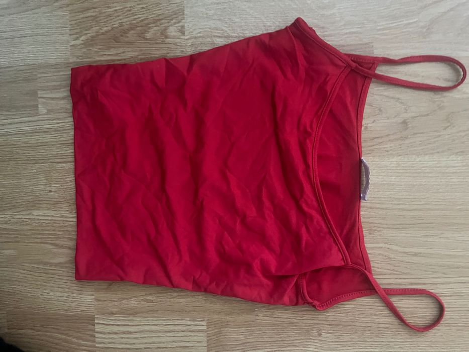 Майка червона з відкритою спиною