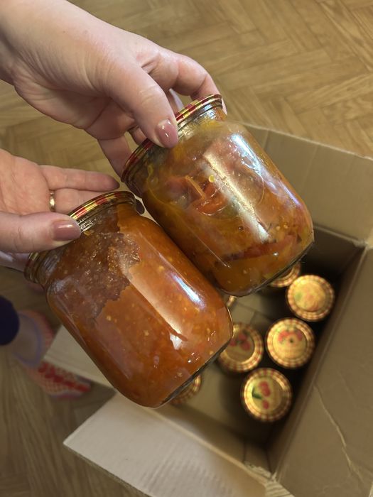 Аджика, лечо з перцем у томатному соку, консервовані помідори