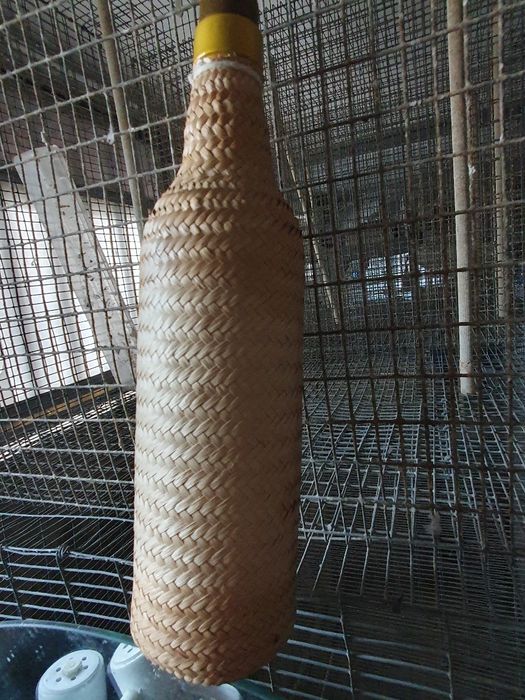 Botelha para bebidas fortes com doseador.