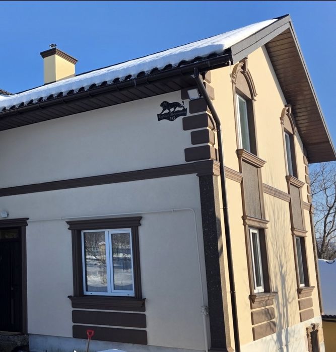 Фасадний декор.Ліпнина на фасад.Утеплення фасаду.Карнизи.Багети.Колони