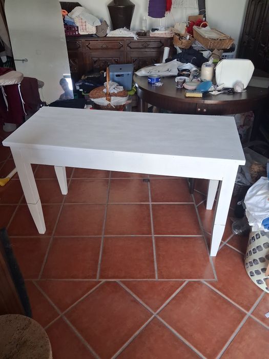 Mesa decorativa branca