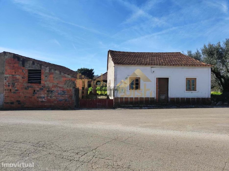 Moradia T4 para recuperar — Alvorge, Leiria