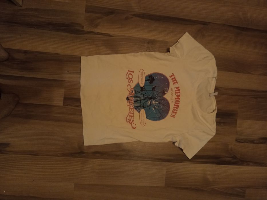 Biała koszulka z ładnym nadrukiem