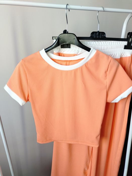 Komplet wiosenny prążek bluzka spodnie prosta nogawka r.uni