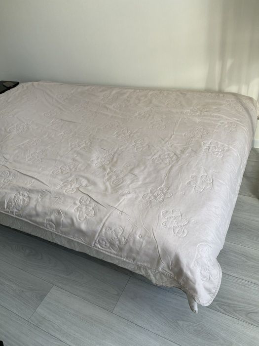 Бежевое покрывало 140 на 200 см