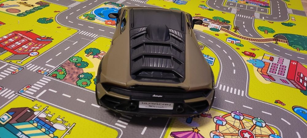 Велика машинка пластмасова