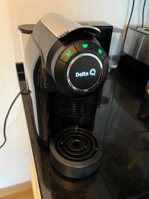 Máquina de Café Delta Q Qool Preta – Excelente Estado