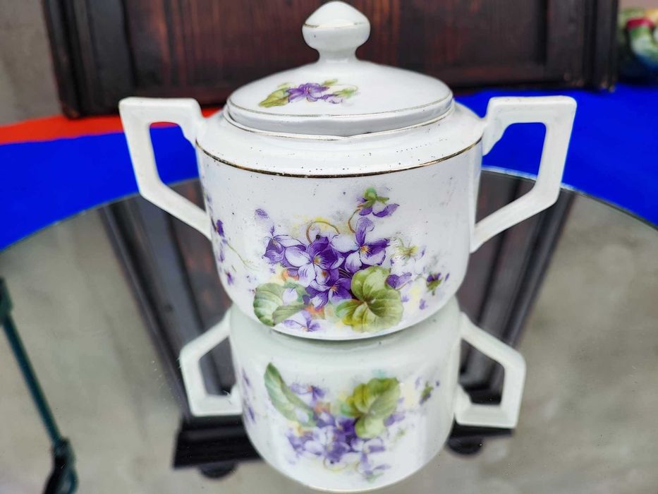 Przedwojenna porcelanowa cukiernica Ćmielów