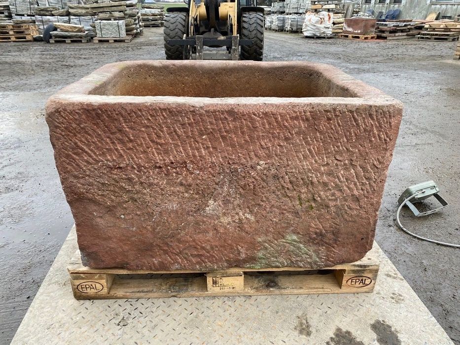 Historyczny Zbiornik z Czerwonego Piaskowca