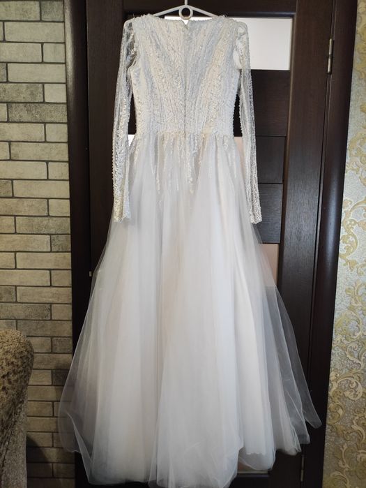 Ніжна весільна сукня