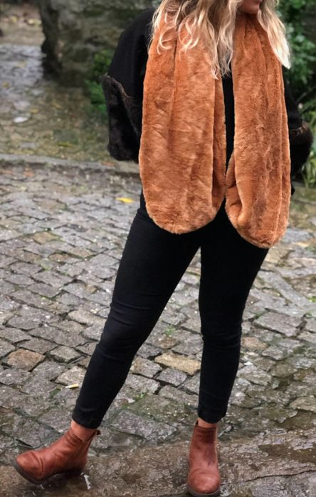 Cachecol / Estola castanha de pelo artificial nova