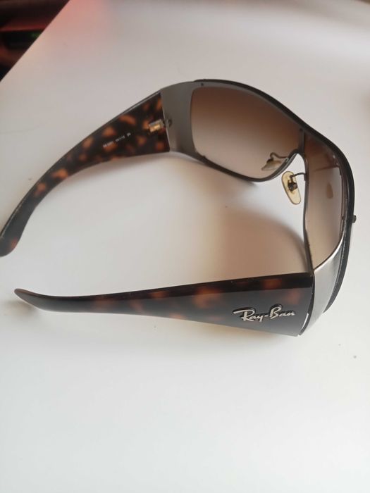 Ray-Ban RB3361 – Elegância Aerodinâmica com Atitude Urbana