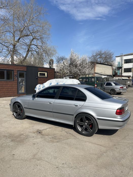 Продам BMW e39 525i