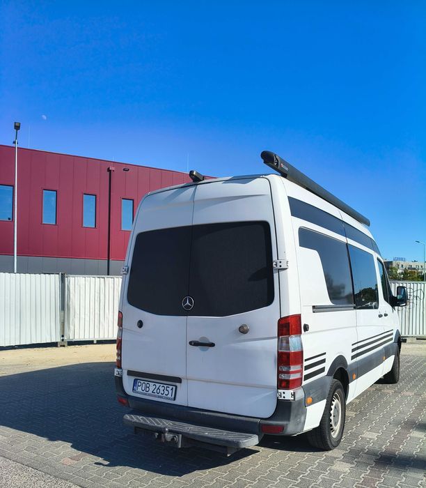 Kampervan z panelami słonecznymi Mercedes Sprinter