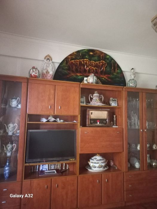 Móvel em excelente estado de conservação.