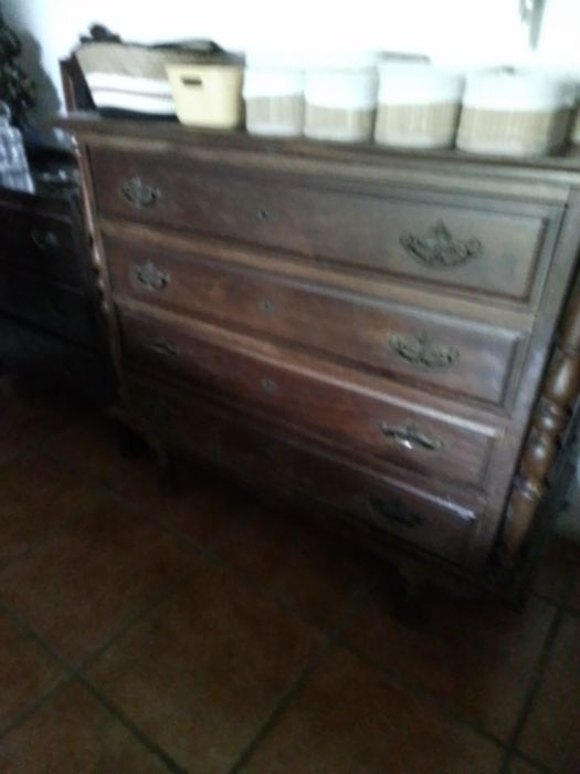 Comoda e cristaleira