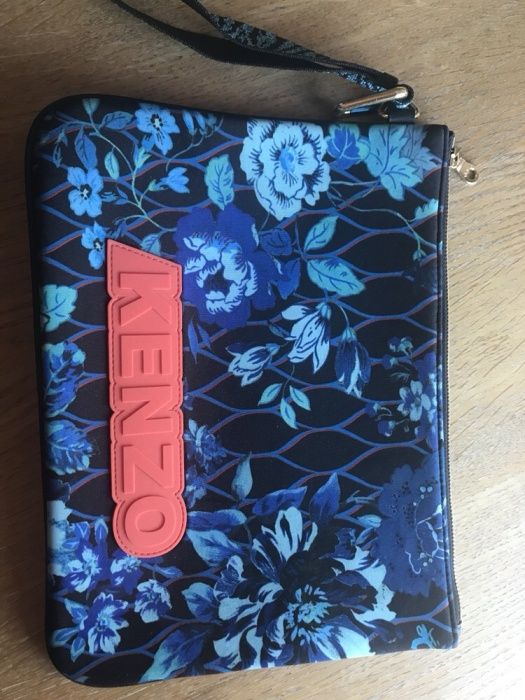 Kenzo : kopertówka lub etui na tablety