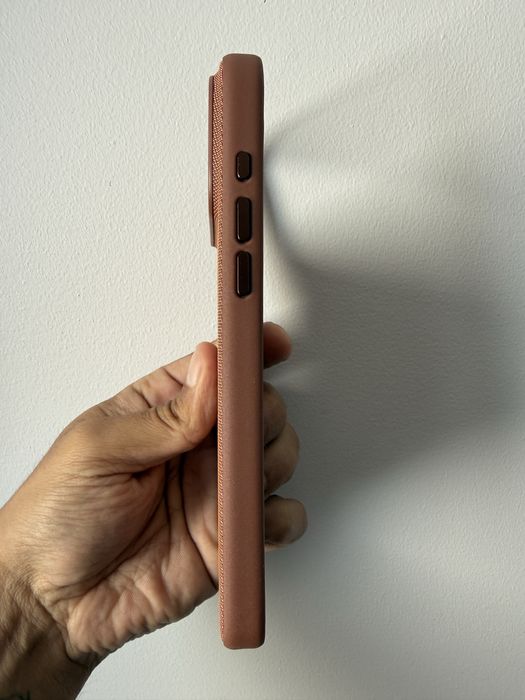 Capas iPhone 17 pro max Bullstrap + Apple Techwoven Sienna