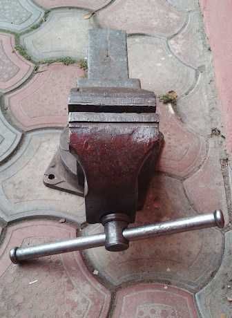 Тиски слесарные металические