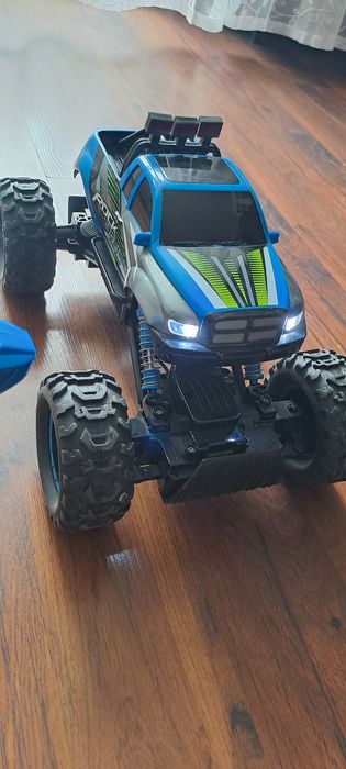 Auto RC Monster truck.