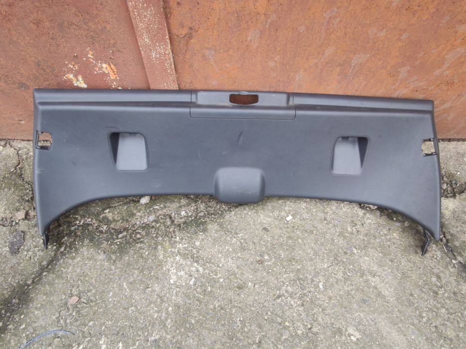 Продам пластик, обшивка кришки багажника peugeot 3008