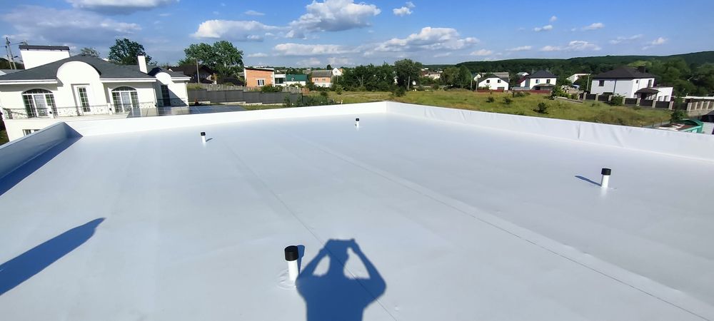 Монтаж плоскої ПВХ / ТПО покрівлі Плоский дах Монтаж ПВХ мембрани
