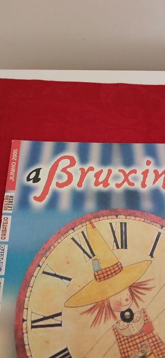 Duas revistas A Bruxinha de 2005