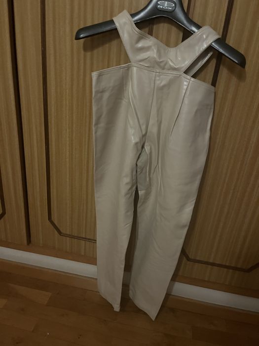 Calças de napa com recortes dos lados Bershka,sensuais,novas,36-6€