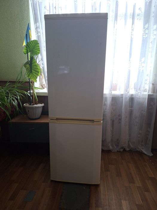 Холодильник, в хорошому стані