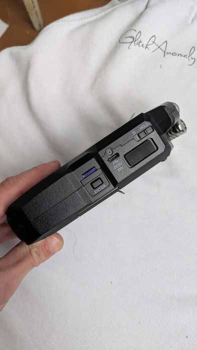 Рекордер Zoom h4 essential