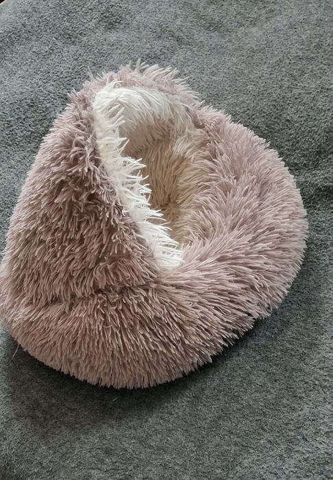 Продам лежанку для собак и котов.