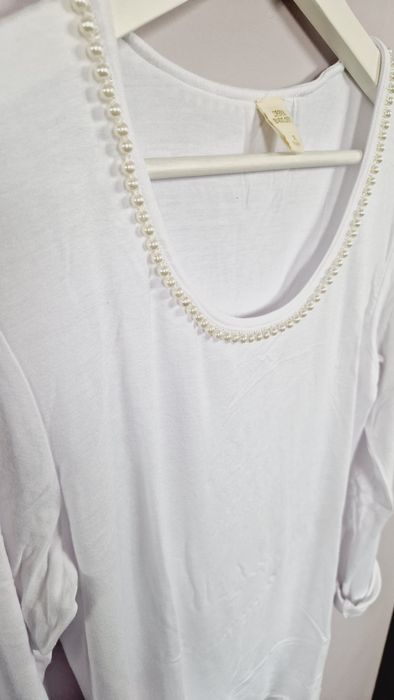 Biała wygodna bluzka basic z długim rękawem longsleeve pod marynarkę