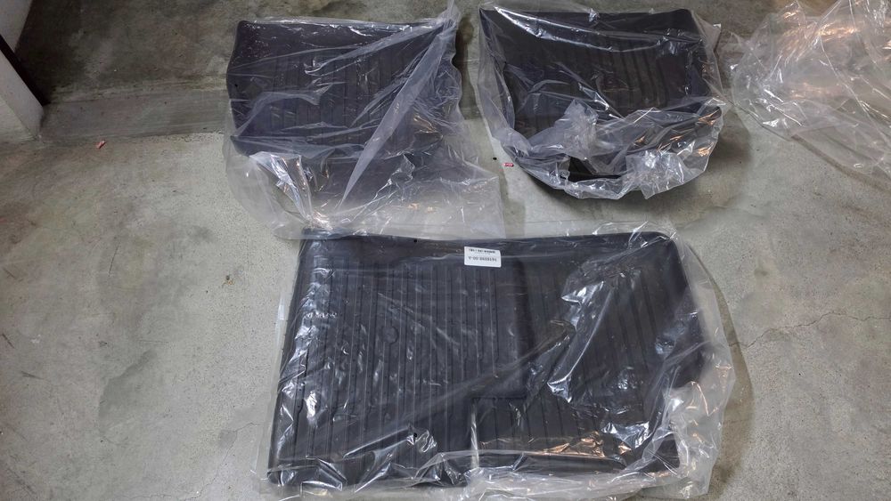 Vendo conjunto de tapetes para tesla Model 3 (2024) - Usado