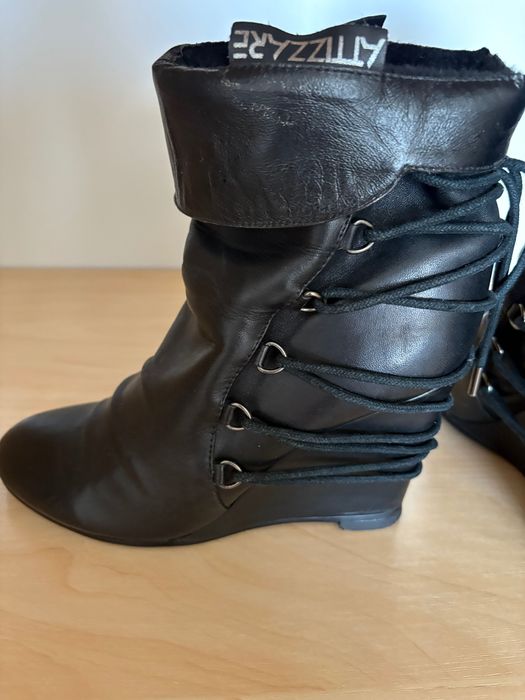 Шкіряні чобітки на танкетці 38 розмір