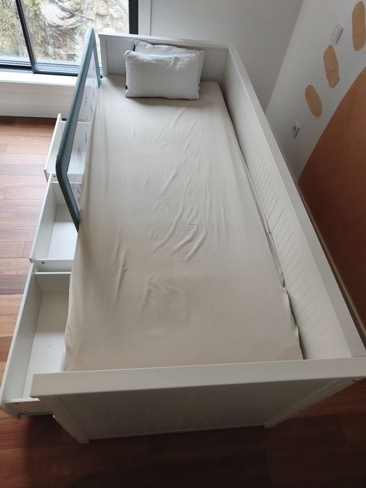 Cama criança Hemnes + colchões