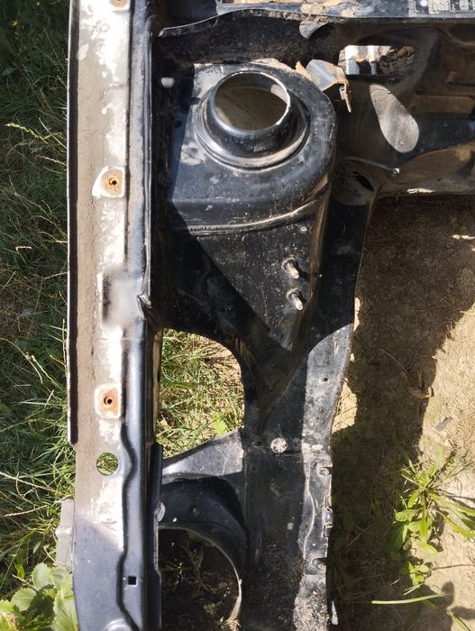 Продам кузовні запчасті пас б3 б4 авді крила стакани пораги