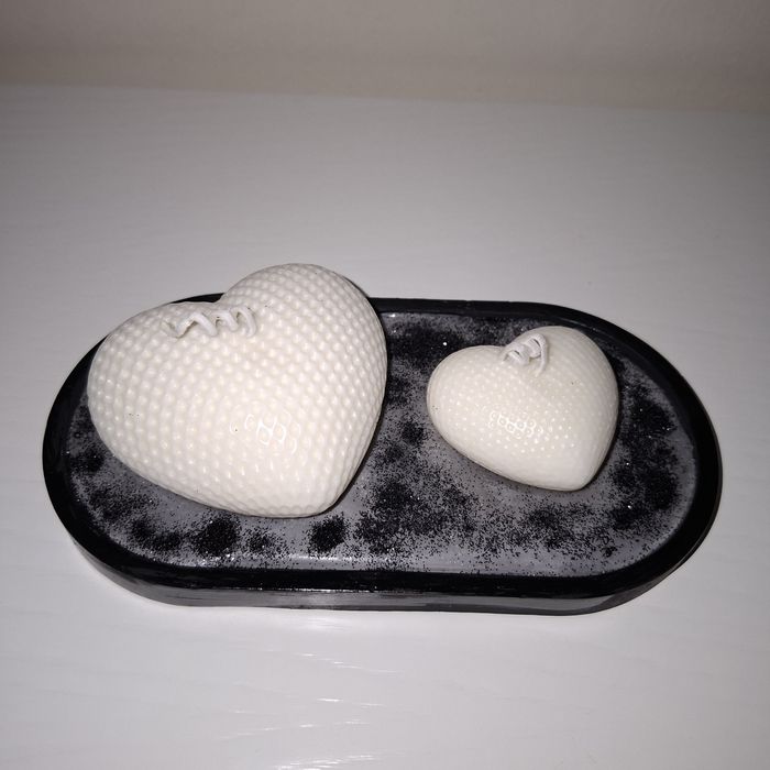 Peças em gesso e velas com cera de soja aromáticas