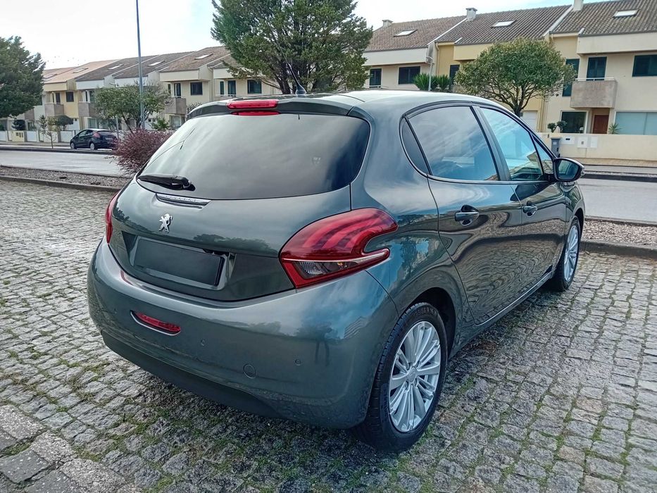 Peugeot 208 1.2i Style