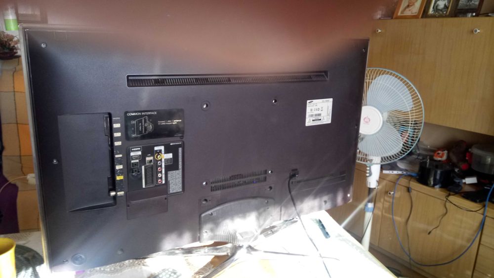 sprzedam sprawny telewizor Samsung led 3D ,40``,z wadą matrycy