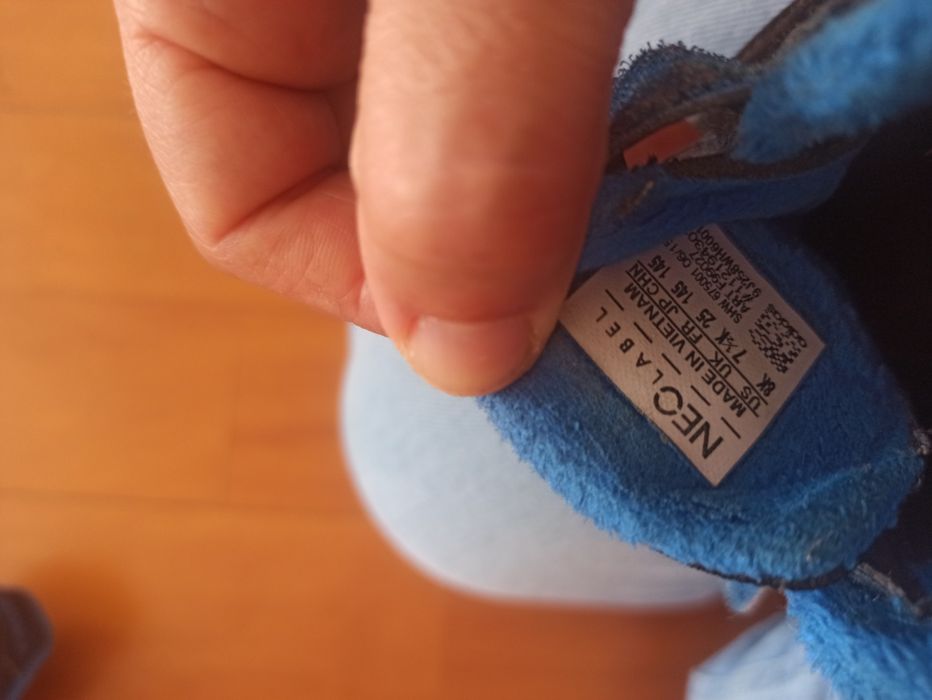 Sapatilhas adidas 25